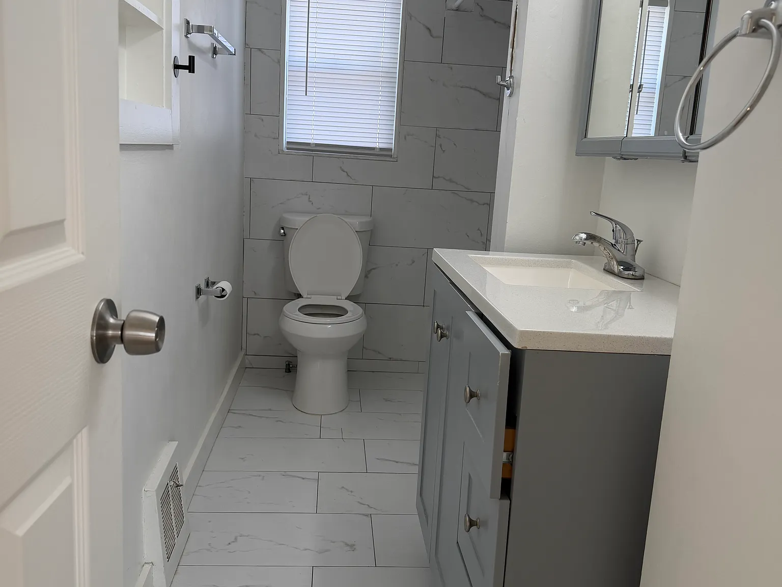 2 bed, 1000 sqft, $1,400 — Photo 3