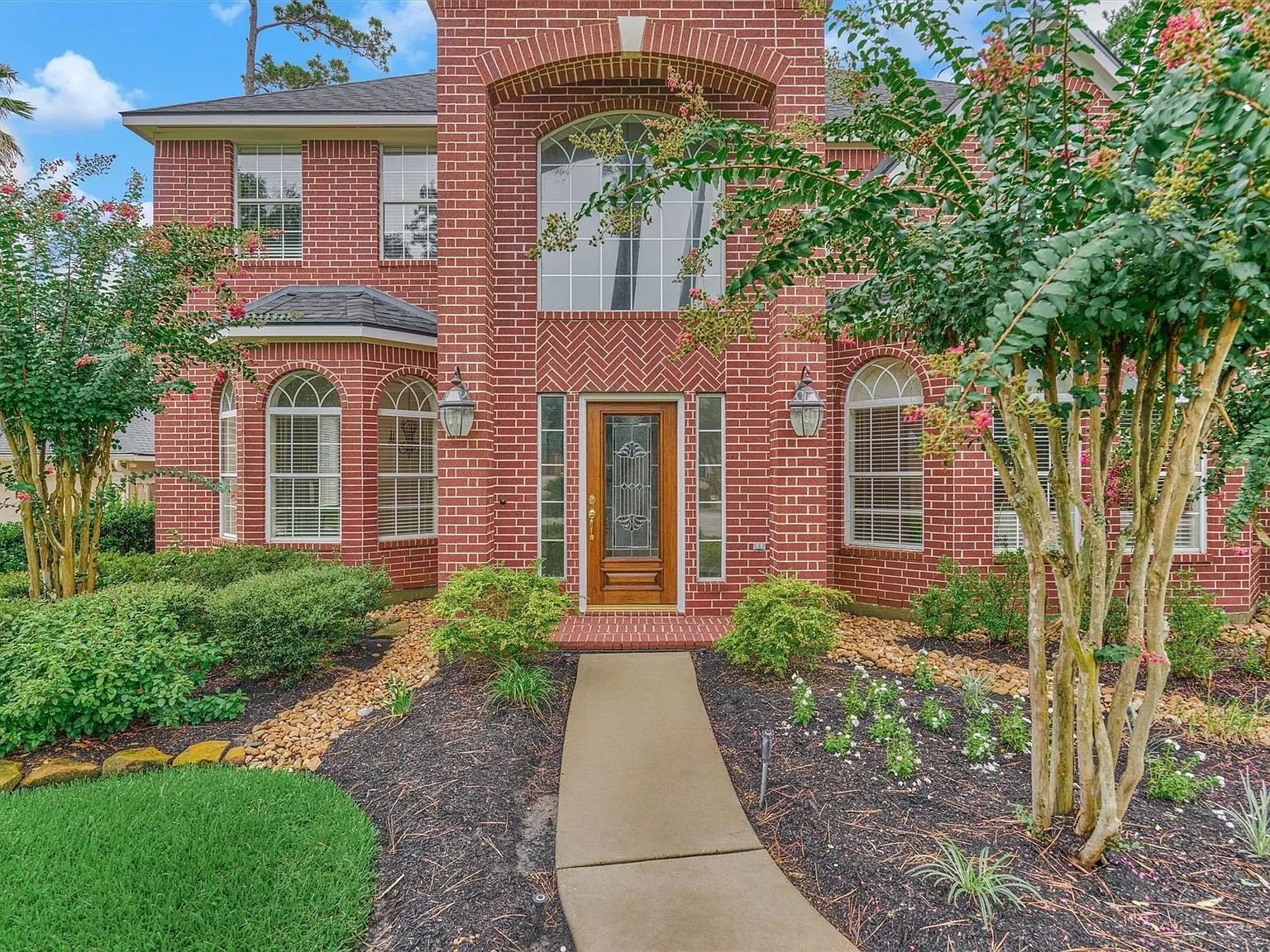 4 bed, 3.5 bath, 3738 sqft, $3,795 — Photo 3