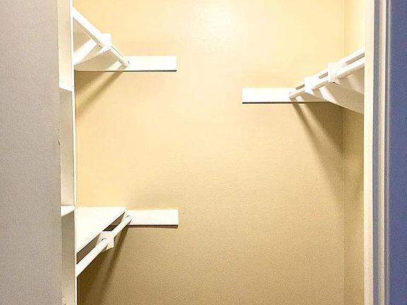 5th image of 210 Woodland Pkwy Unit 239