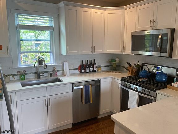 5th image of 106 Claremont Ave Unit 2