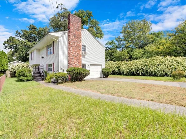 14 Glendale Ave E, Riverside, RI 02915