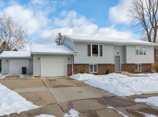 206 Hill Ct, Cedar Falls, IA 50613
