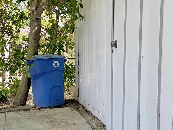 4th image of 20338 Oxnard St