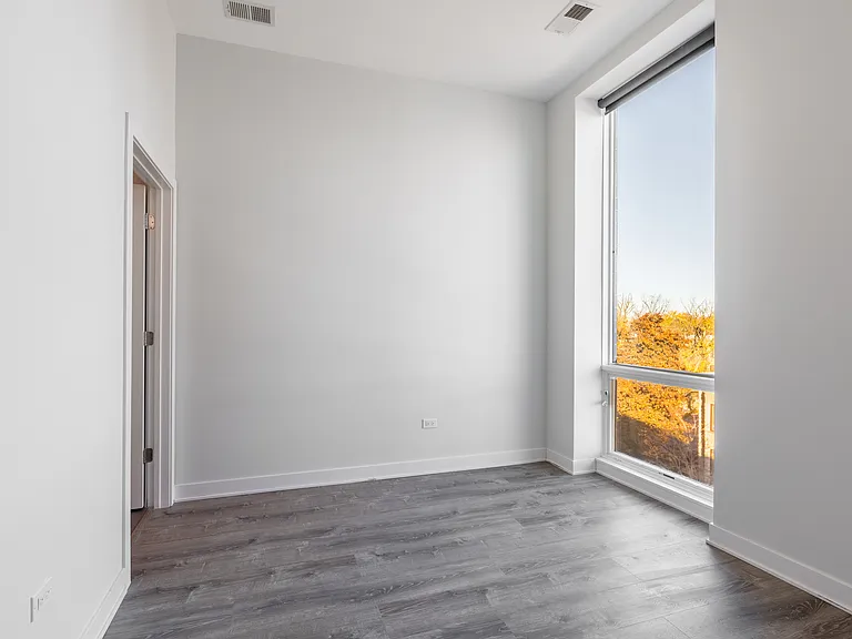 2246 W Lawrence Ave #402 — Photo 9