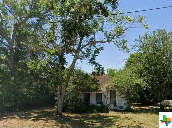 314 E Main St, Yorktown, TX 78164