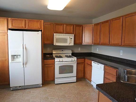 5th image of 608 Riverstone Ln