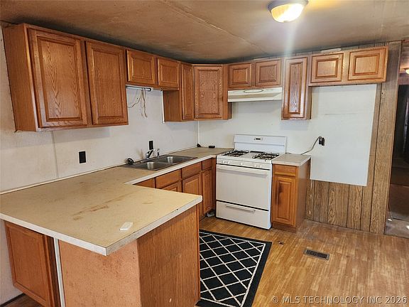 4th image of 111 E 4th St