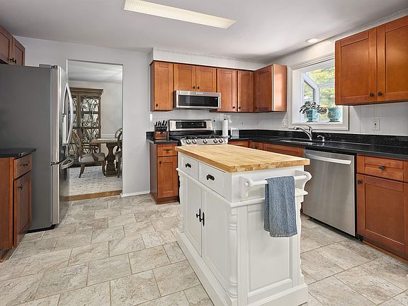 5th image of 7624 Anamosa Way