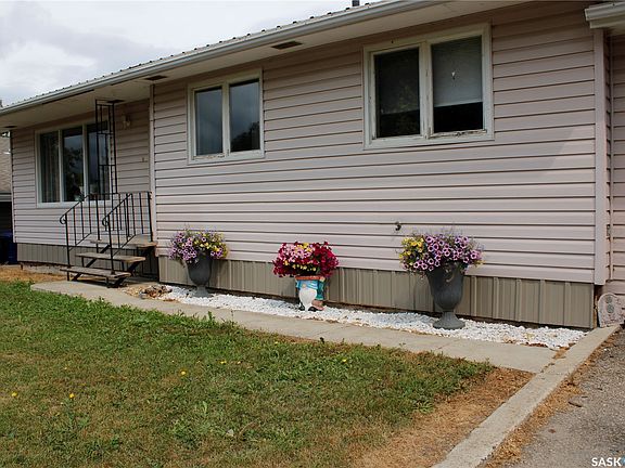 3rd image of 307 Centennial Avenue