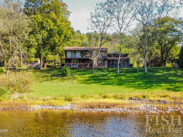 1563 Torbert Ln, Jersey Shore, PA 17740