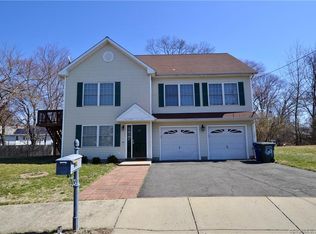 69 Erika Cir, Bridgeport, CT 06606