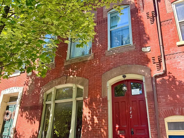 342 N 8th St — Photo 1
