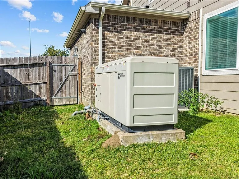 13814 Russell Ct — Photo 42