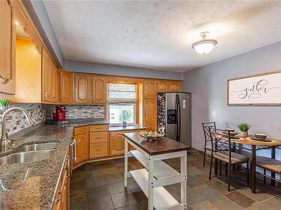 5th image of 463 E 330th St