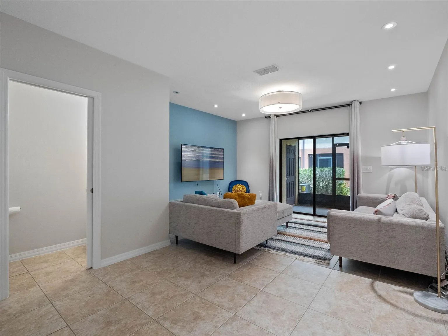 2 bed, 2.5 bath, 1144 sqft, $2,000 — Photo 4