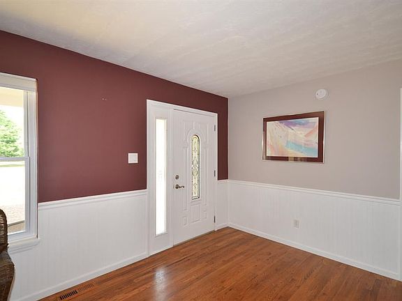 3rd image of 13065 Strawtown Ave
