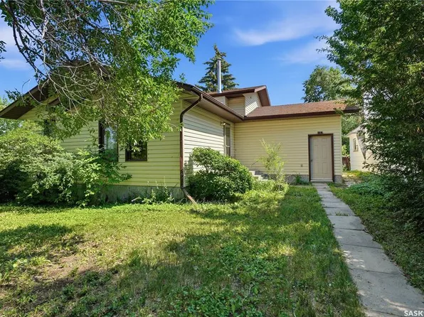 218 Main STREET, Young, SK S0K 4Y0