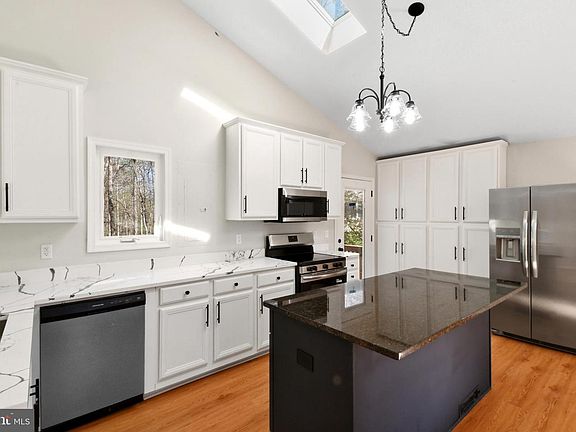 4th image of 17 Bridlewood Dr