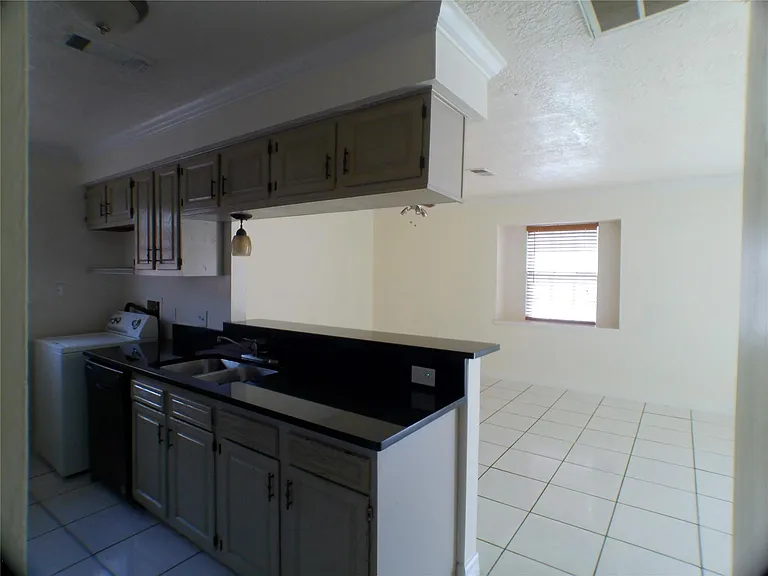 6350 Crestside Dr — Photo 9