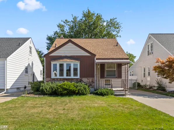 22933 Maxine St, Saint Clair Shores, MI 48080