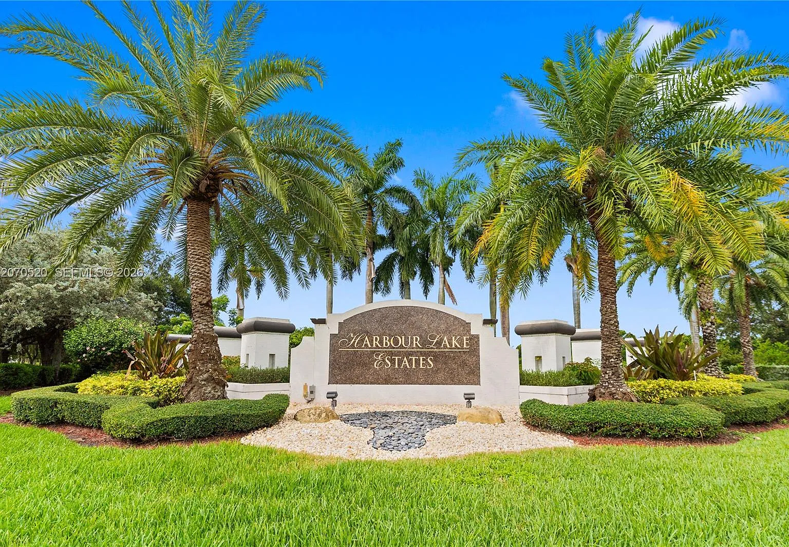 Harbour Lakes Estates — Photo 1
