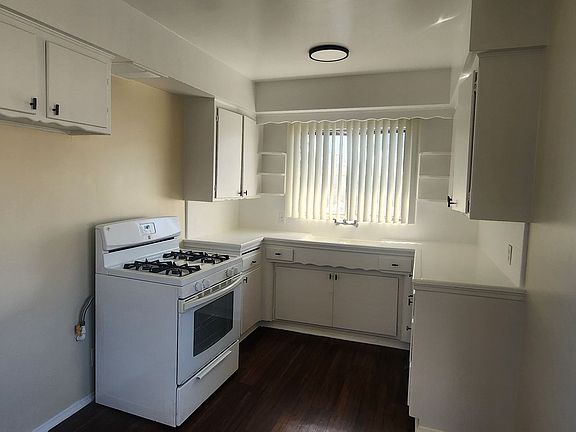 3rd image of 12809 Oak St APT H