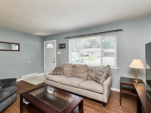 2nd image of 129 E Donaldson Dr