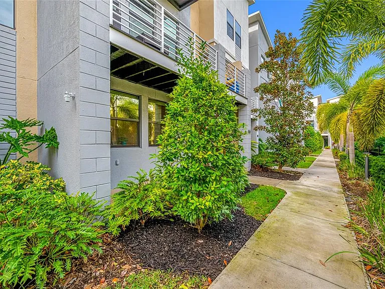 1171 25th Ln N — Photo 4