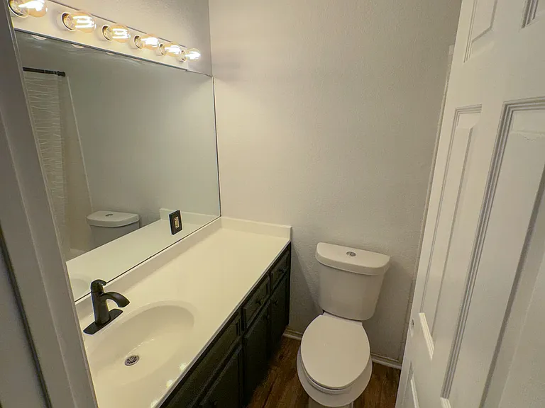 706 W 22nd St #102 — Photo 8