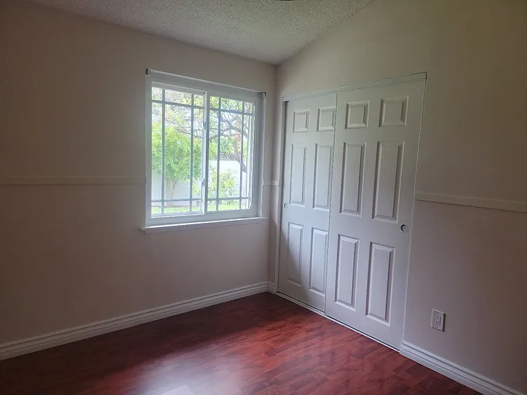 11427 Stranwood Ave — Photo 12