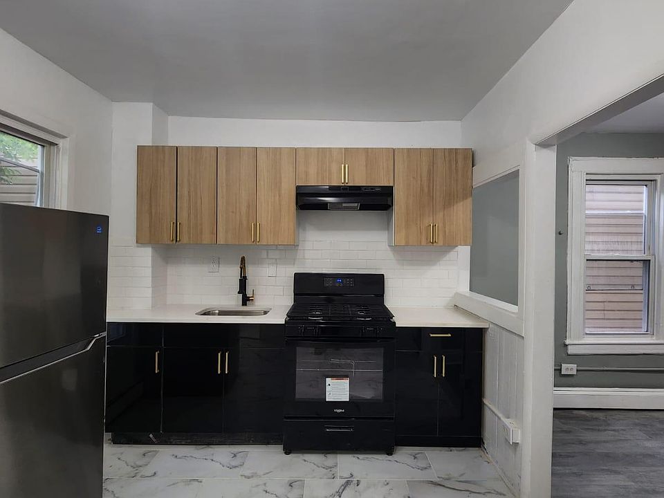 1st image of 10 Mitchell St APT 1