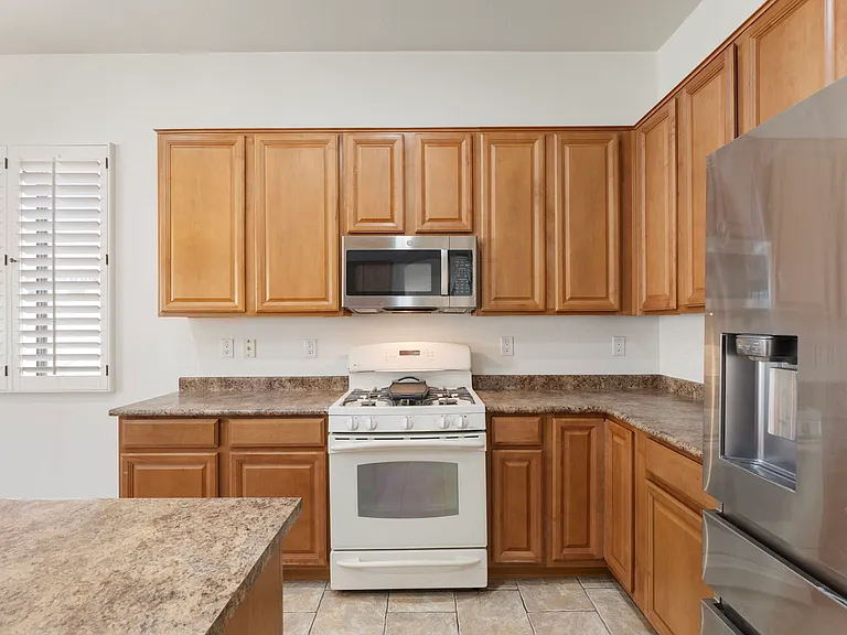 8614 W Morten Ave — Photo 13