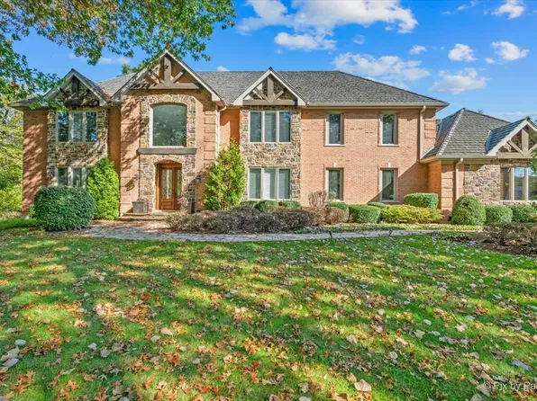 56 S Wynstone Dr, North Barrington, IL 60010