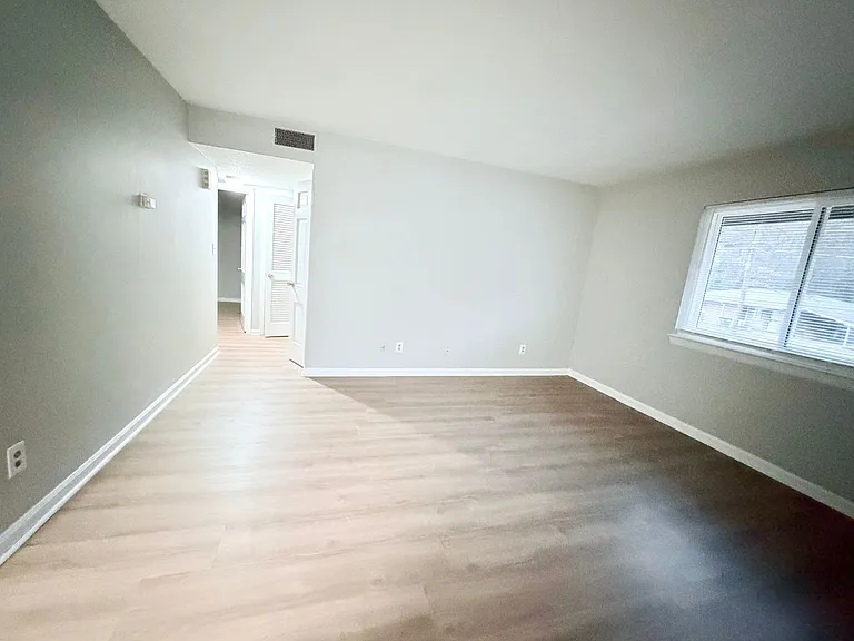3328 Pinewood Ave — Photo 18