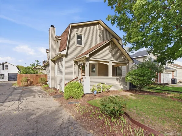 9721 Horton St, Livonia, MI 48150