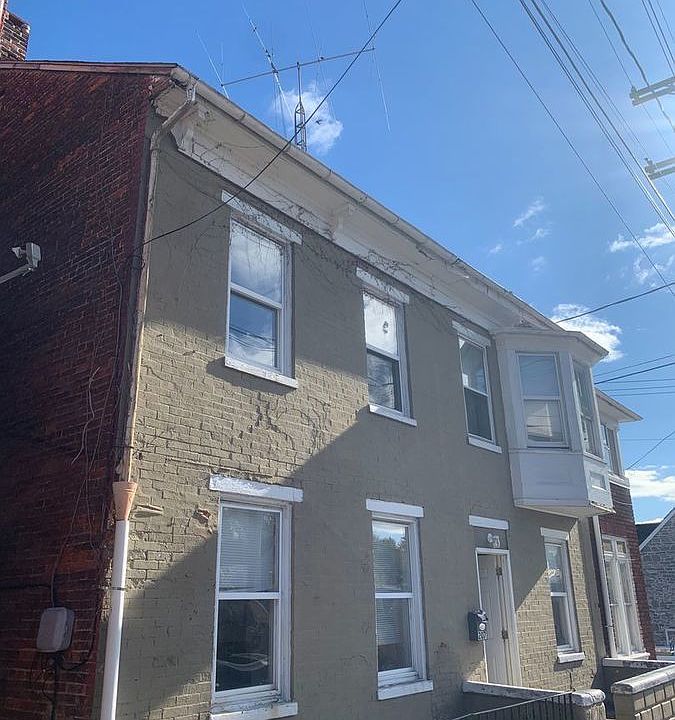 2nd image of 207-209 N Newberry St #207