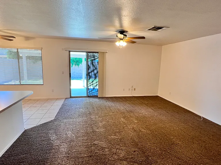 3041 W Horsham Dr — Photo 13