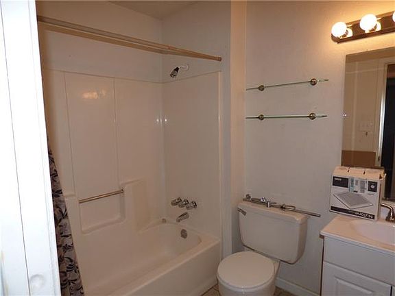 5th image of 221 E Milas Ln