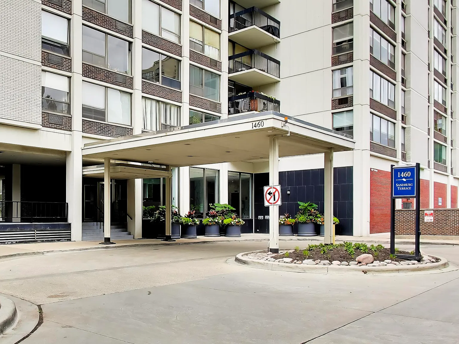 2 bed, 1200 sqft, $4,100 — Photo 2
