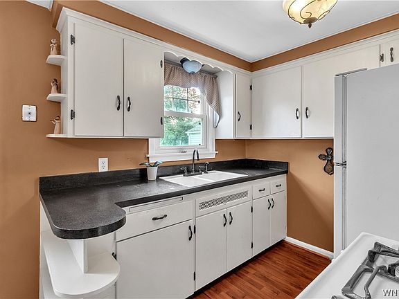 5th image of 23 Wendover Ave