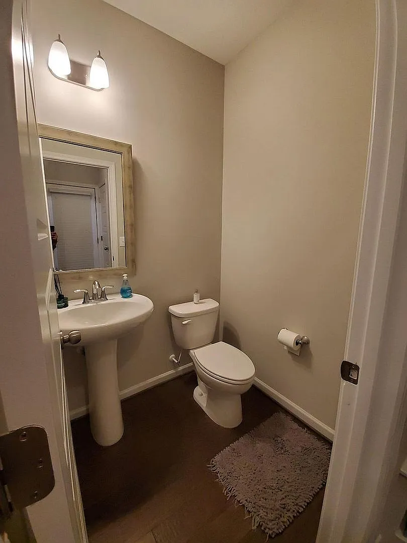 Room in 3 Bedroom Townhome at Metropolitan Dr — Photo 2