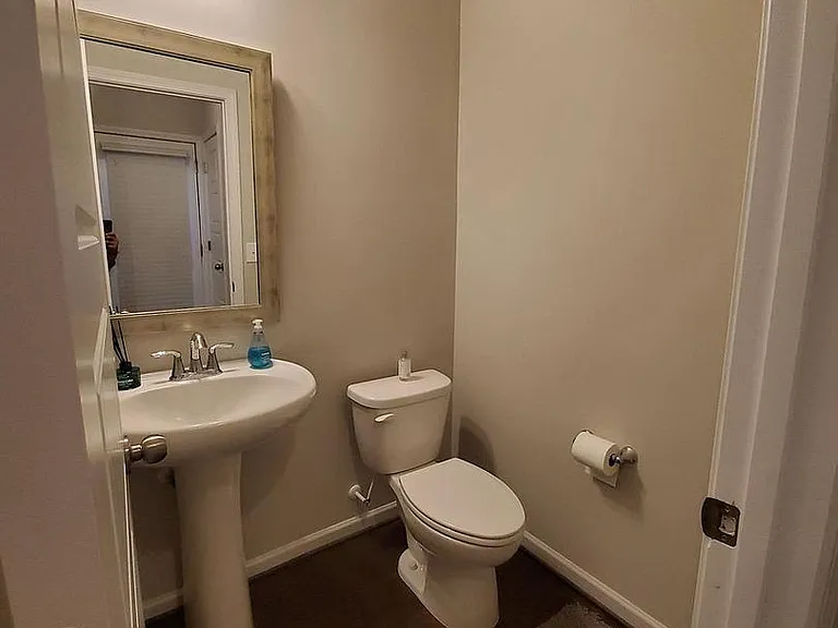 1013 Metropolitan Dr — Photo 2