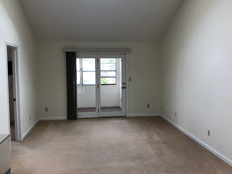 110 W Hill Rd #D — Photo 7