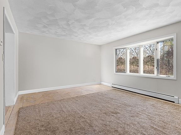 4th image of 10 Hazelwood Ct