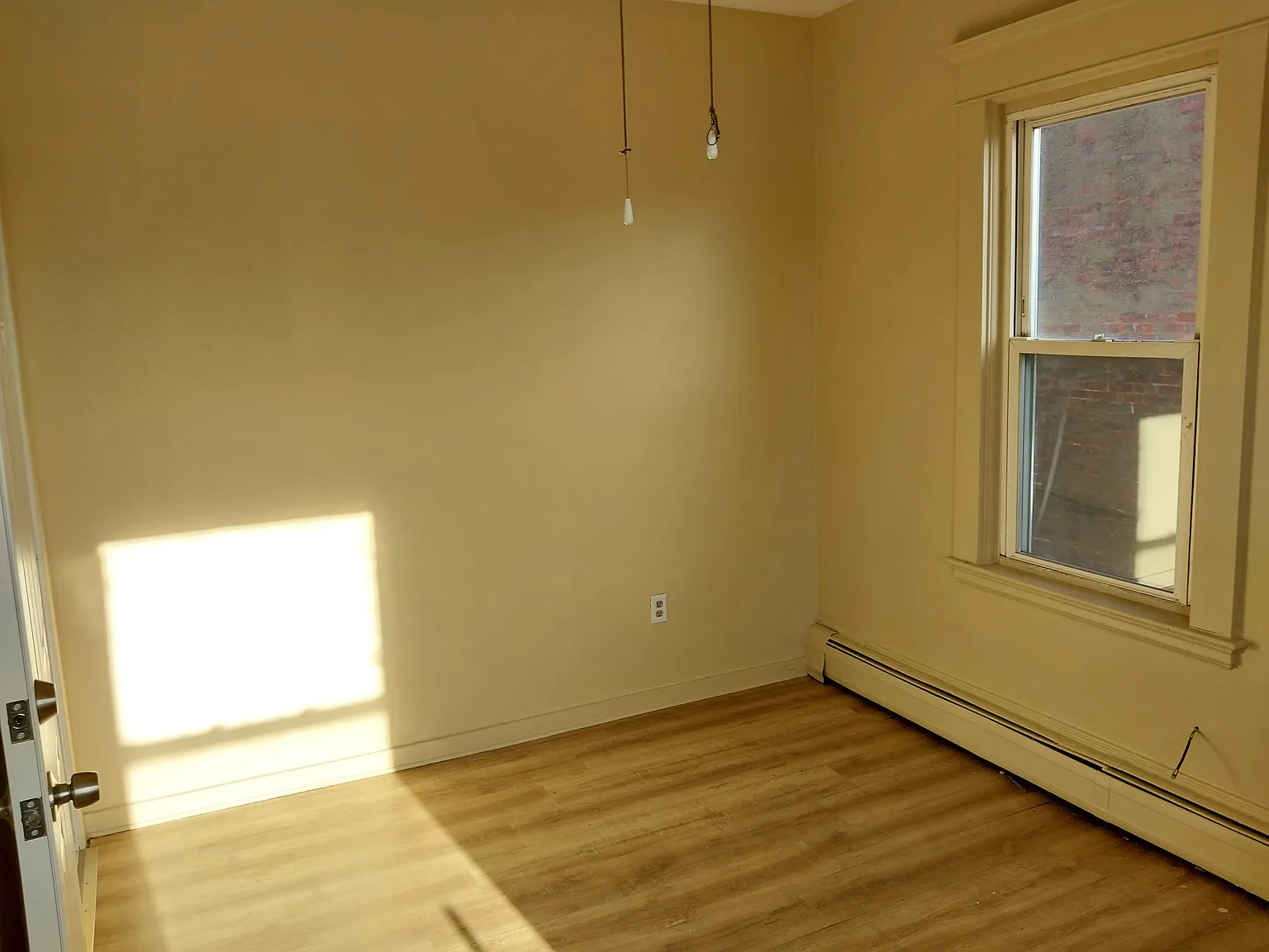 12 bed, 1500 sqft, $850 — Photo 2