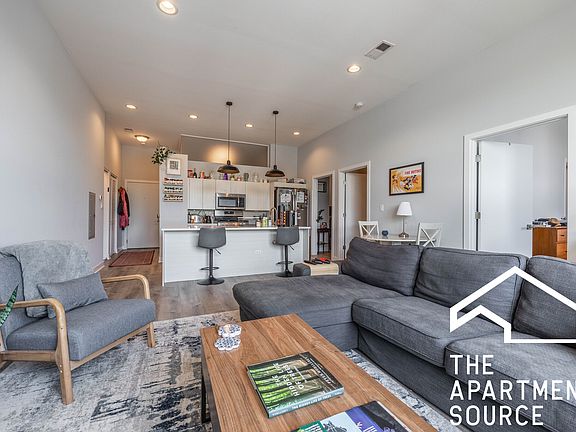 3rd image of 2247 W Lawrence Ave #405