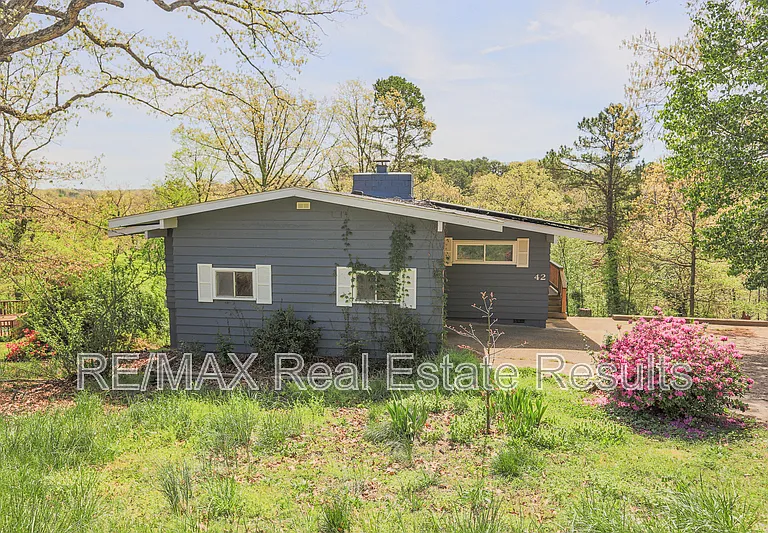 42 Hope Dr — Photo 1