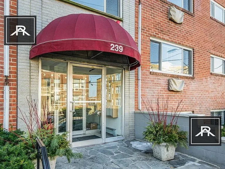237 Kelton St #32 — Photo 8