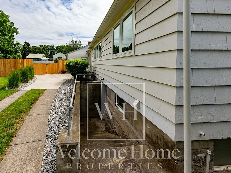 521 Ankeny St — Photo 10
