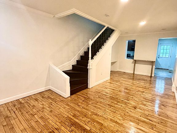 2nd image of 1011 Boyd St